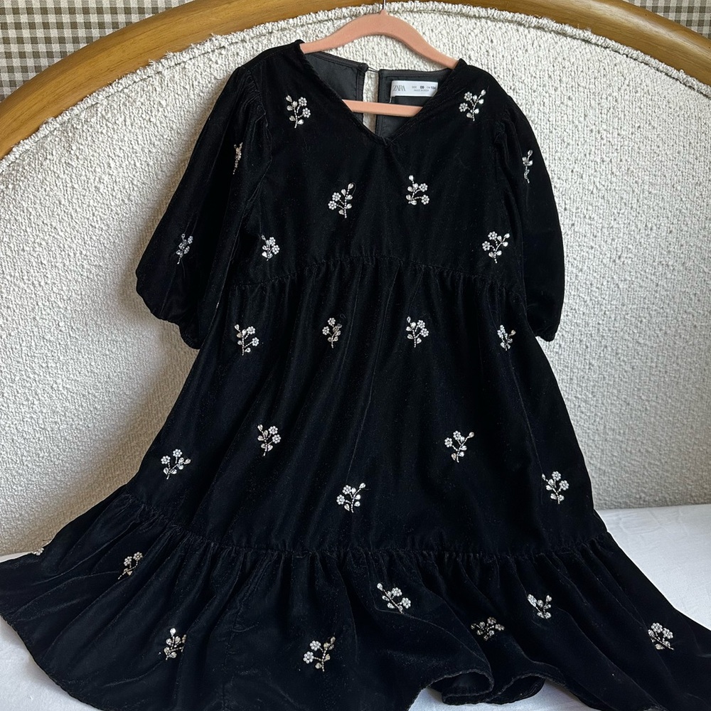 Zara Kids Velvet Black Kids Dress with beaded Floral Embroidery size 9